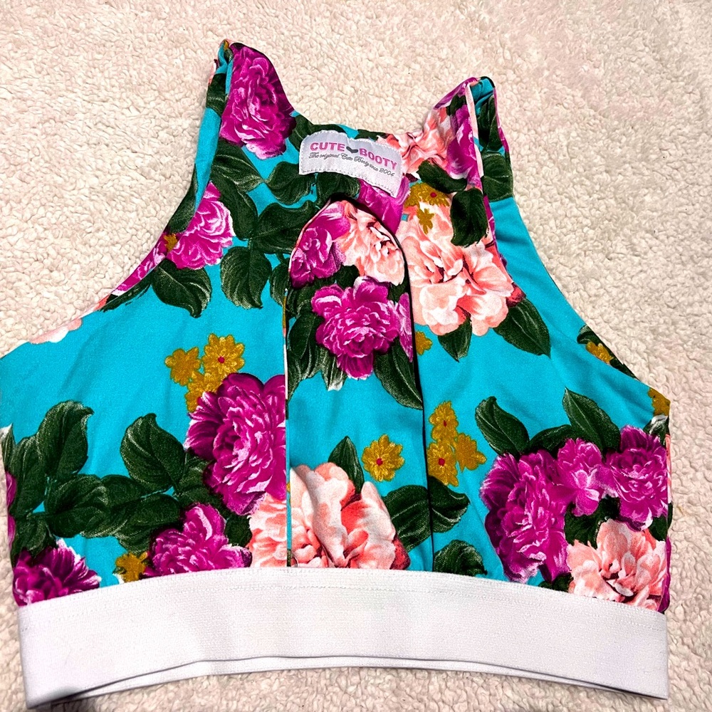 EUC Cute Booty Lounge sports bra